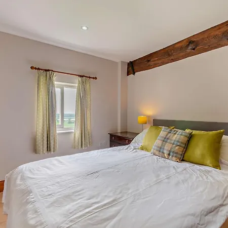4 Bed In Pickering 4.1mls 95122 * Marton near Pickering
