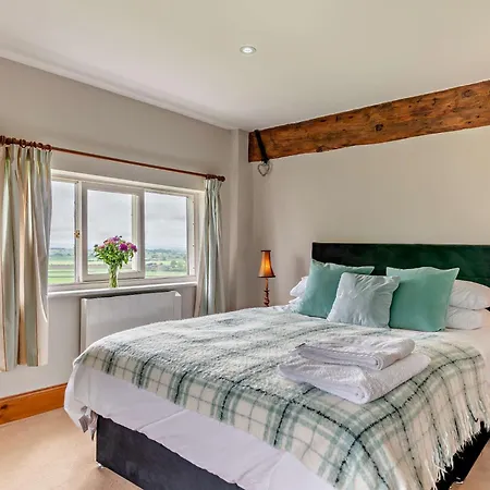 4 Bed In Pickering 4.1mls 95122 * Marton near Pickering