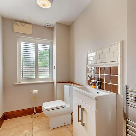 度假居 4 Bed In Pickering 4.1mls 95122 *
