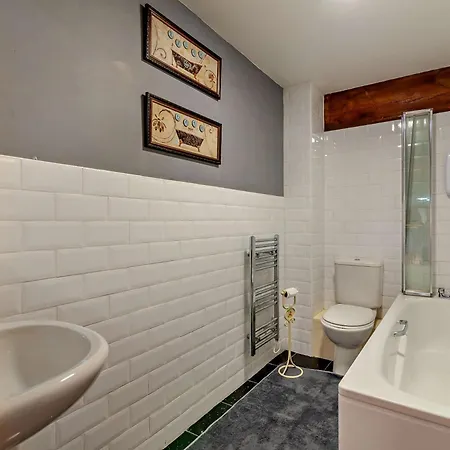 度假居 4 Bed In Pickering 4.1mls 95122