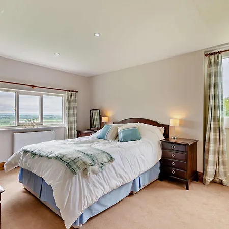4 Bed In Pickering 4.1mls 95122 *