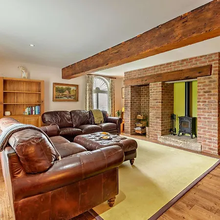 4 Bed In Pickering 4.1mls 95122 Marton near Pickering