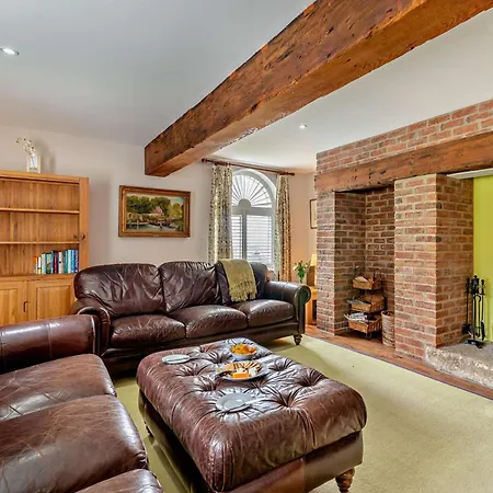 4 Bed In Pickering 4.1mls 95122 度假居 Marton near Pickering