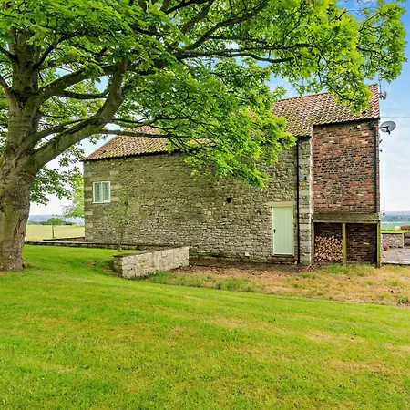 4 Bed In Pickering 4.1mls 95122